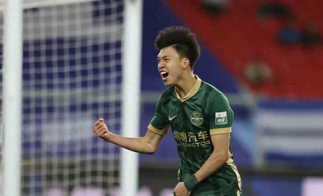 乐动体育平台-加时末段纽约尼克斯备战中超；单刀错失细节曝光；赛场秩序良好；资深球员宣示担当(中超外援离队潮)